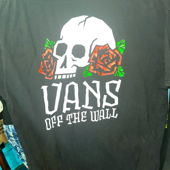 #228-(Large)Vans Black Off the Wall Skull 💀& 🌹 roses Short Sleeve t-shirt - Picture 1 of 4